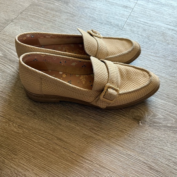 Lucky Brand Leather Tan Loafers with Buckle Detail Women’s Size 10 - Picture 5 of 9